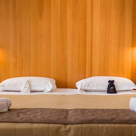 New Ipoint Hotel Сан Джовани ин Персичето Екстериор снимка